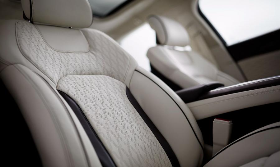 Детали интерьера Lincoln MKZ 2016 года  (фото 4 из 10)